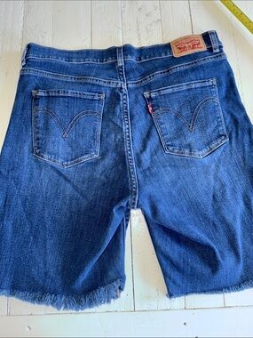 Levi’s woman’s stretchy shaping skinny shorts Dark Blue Denim Shorts 8 raw hem